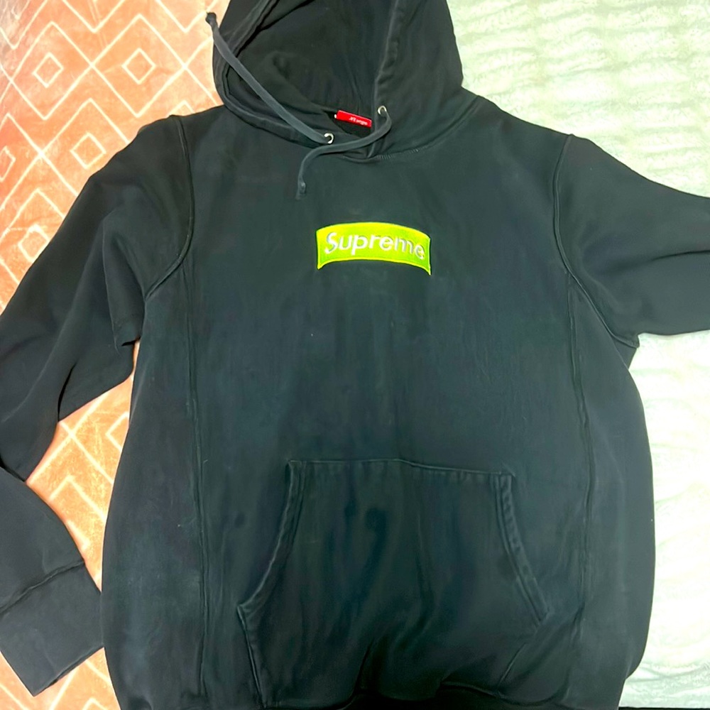 Supreme authentic men’s XL hoodie